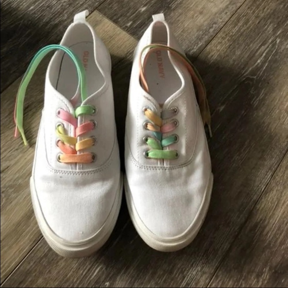 White canvas shoes size 3